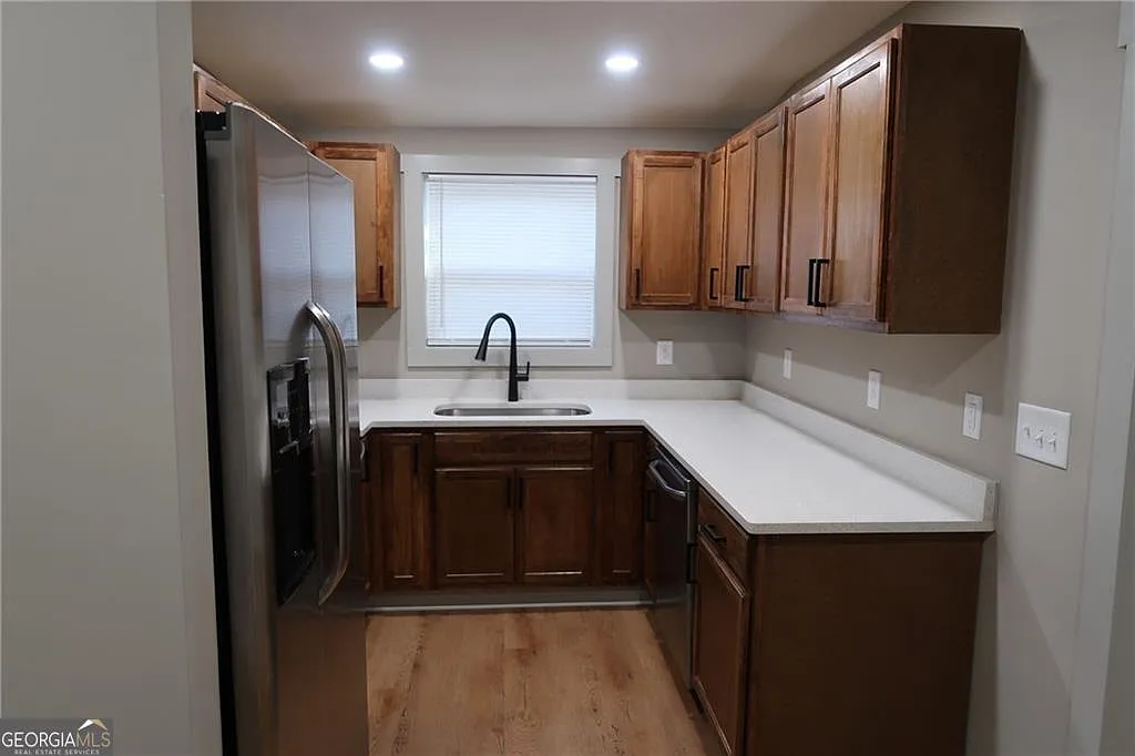 2 bed, 1.0 bath, $1,475 — Photo 3