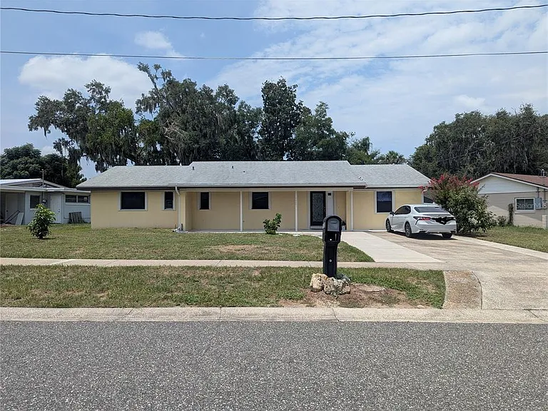 1521 Normandy Way — Photo 1
