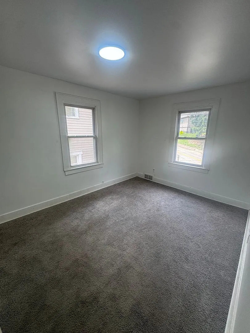 3 bed, 1242 sqft, $1,507 — Photo 2