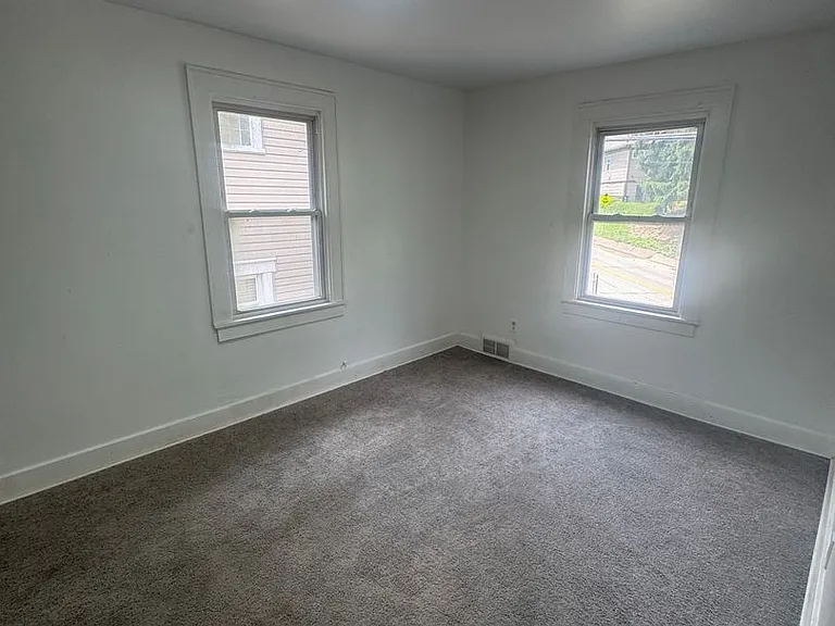 275 Greensburg Pike — Photo 2