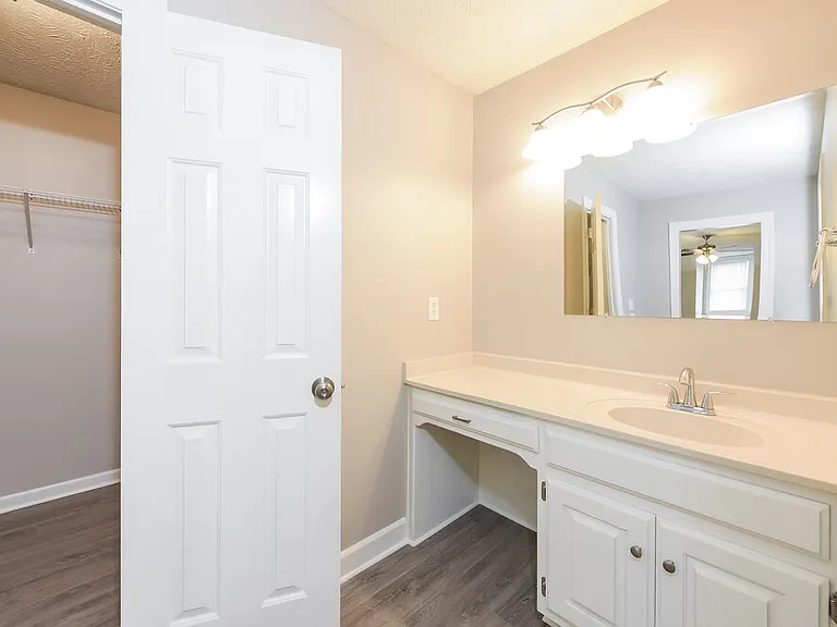 231 Amsterdam Dr SW — Photo 12