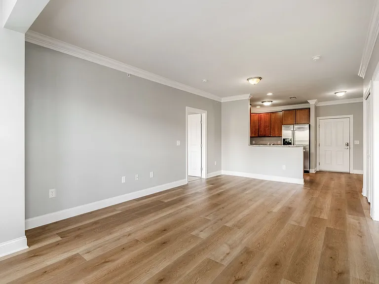 925 Ingleside Ave #215 — Photo 11