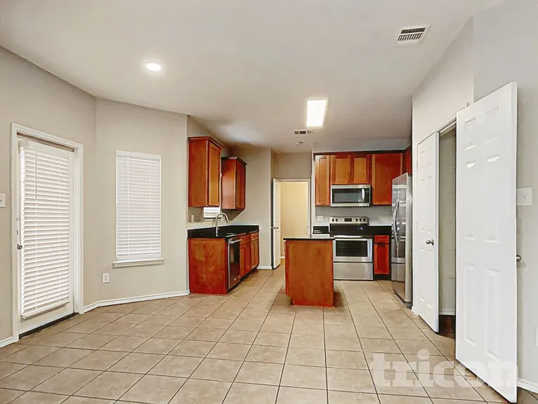 8210 Grissom Cir — Photo 5