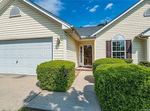 3rd image of 3206 Silver Spur Ct