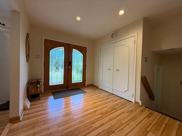 806 Warfield Ln — Photo 24