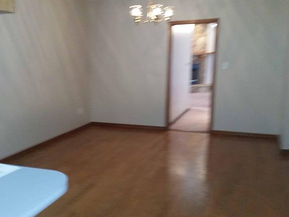 5th image of 423 Bloomingfield Dr