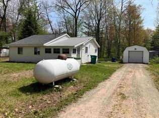 4886 Maplewood St, Harrison, MI 48625