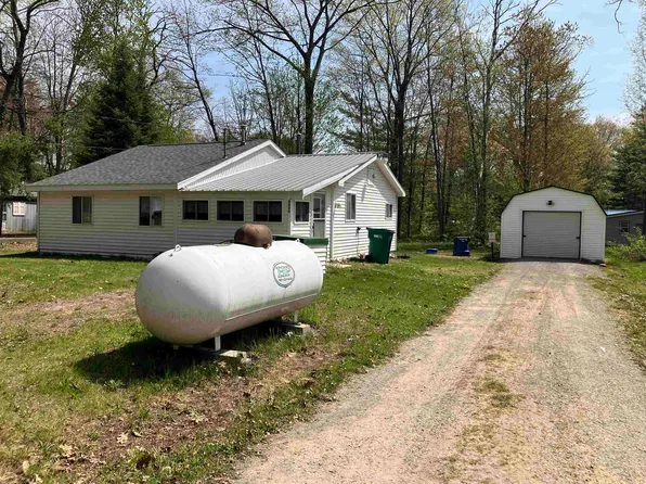 4886 Maplewood St, Harrison, MI 48625