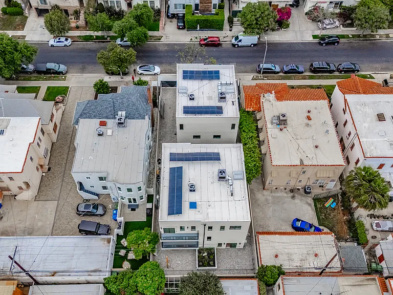 8236 1/2 Blackburn Ave — Photo 57