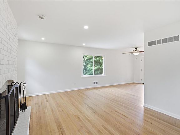 3rd image of 9050 E 84th St