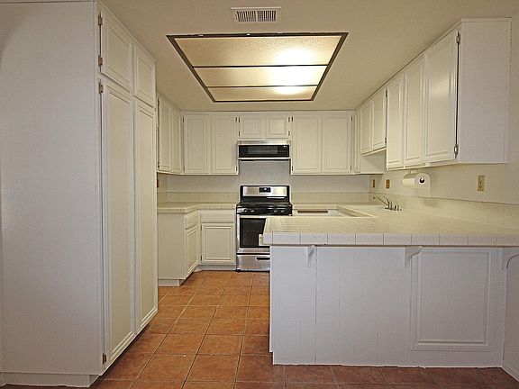 4th image of 427 Las Palomas Dr