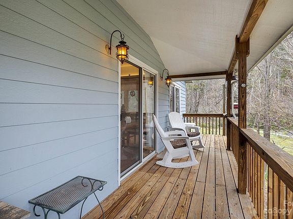 5th image of 34 Shaw Dr