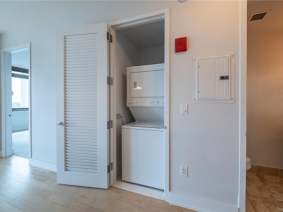 5th image of 175 Huguenot St Unit 1003