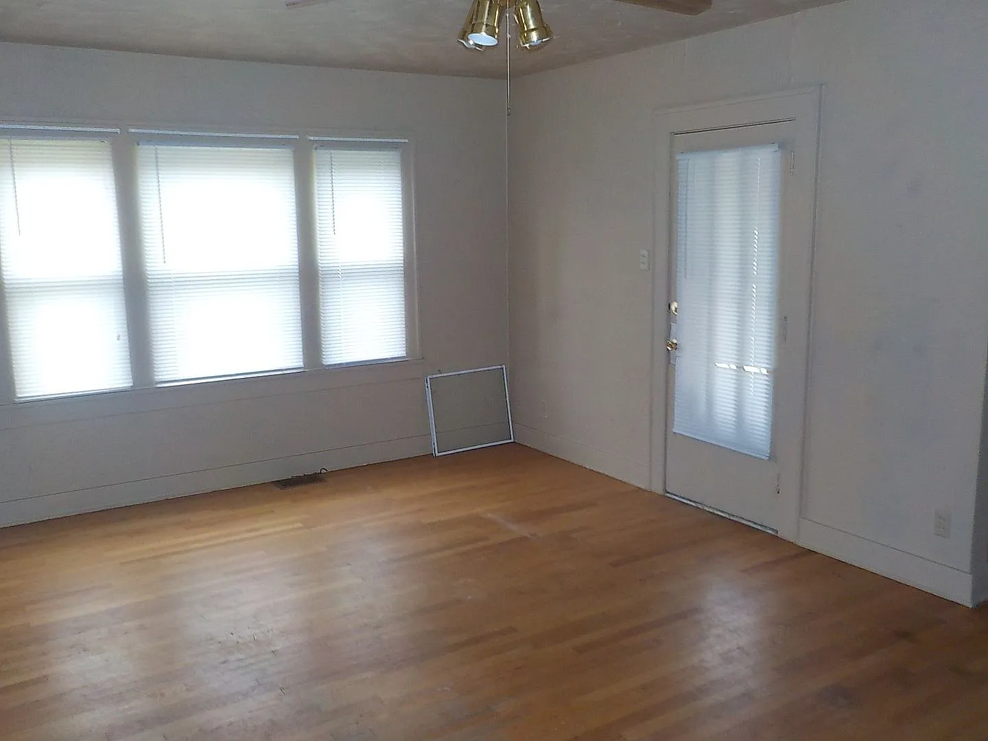 908 N Madison St — Photo 3