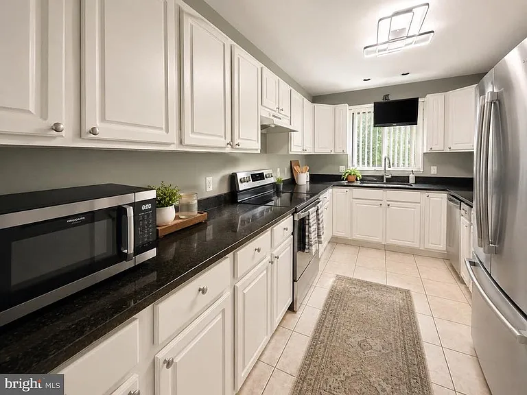970 Lake Heritage Dr — Photo 3