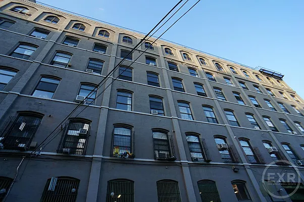 Rented by EXR | media 10