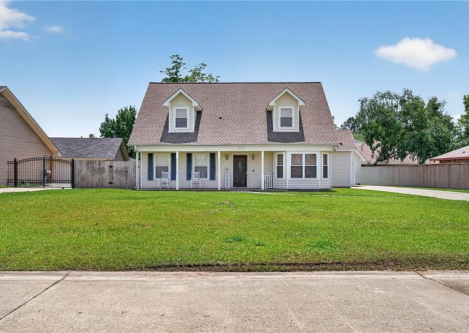 1st image of 202 Oakmont Dr