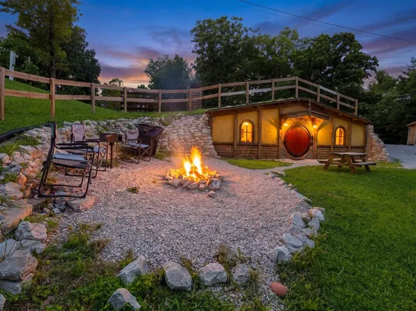 554 Cliffview Rd, Campton, KY 41301