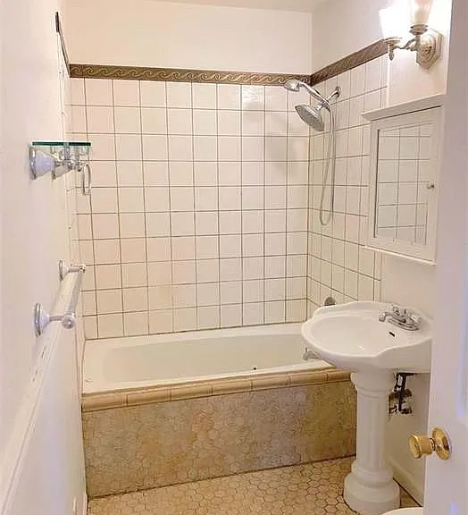 1801 S 11th Ave — Photo 5