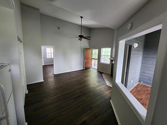 4th image of 34 Woodlawn Dr #1