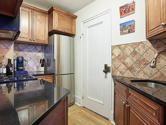 4th image of 175 W 73rd St APT 12H
