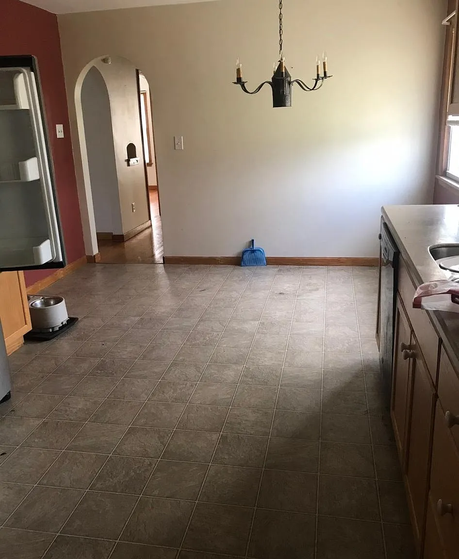 1021 E Maple St — Photo 3