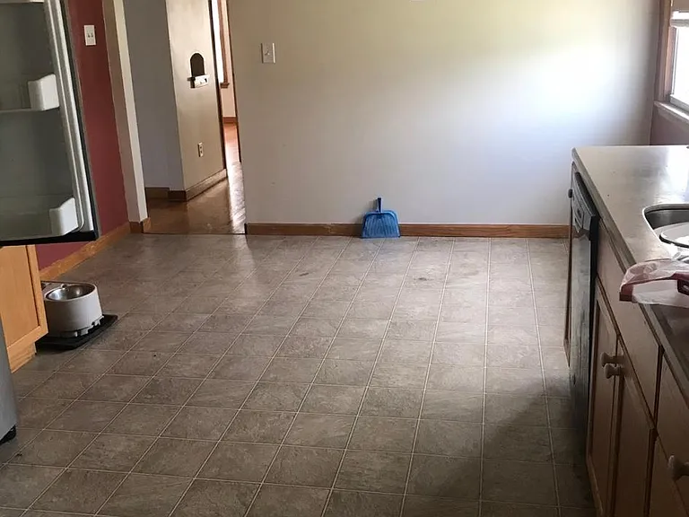 1021 E Maple St — Photo 3