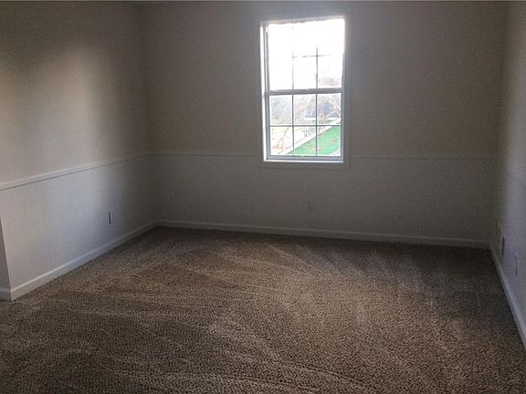 3rd image of 424 Bee Maxey Rd