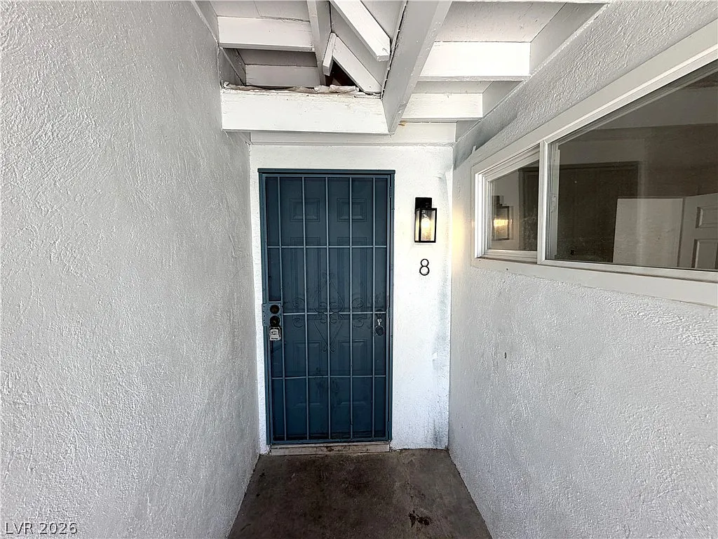1 bed, 1.0 bath, 560 sqft, $1,035 — Photo 2