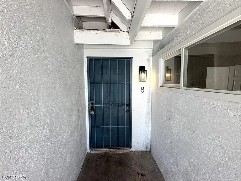 2030 Sunrise Ave #8 — Photo 2