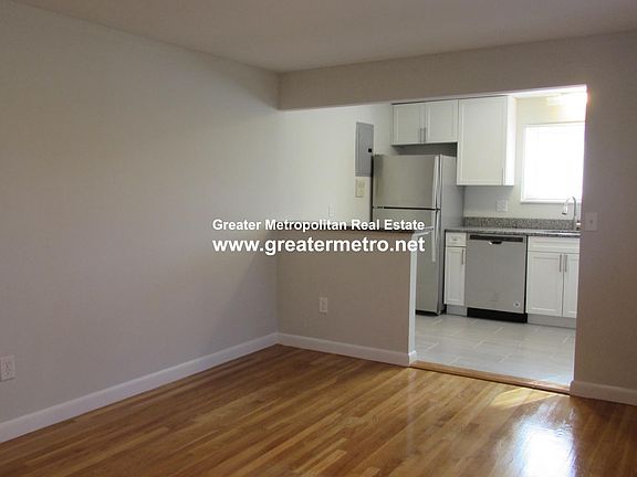 5th image of 9 Holmes St APT 4A