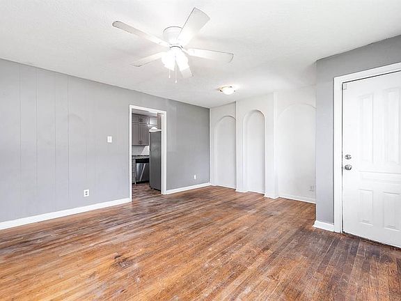 4th image of 1108 Valerie Ave