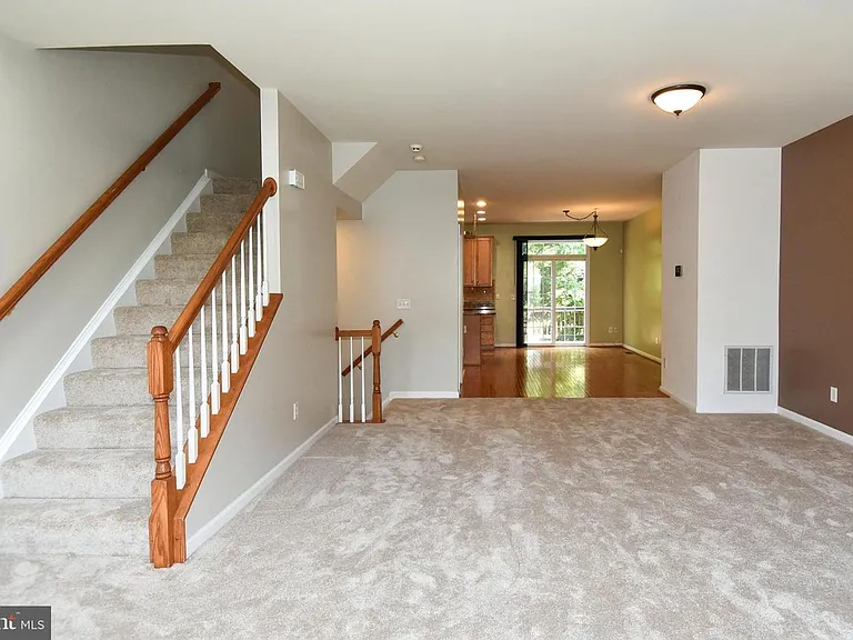 7810 Locust Leaf Ln — Photo 16