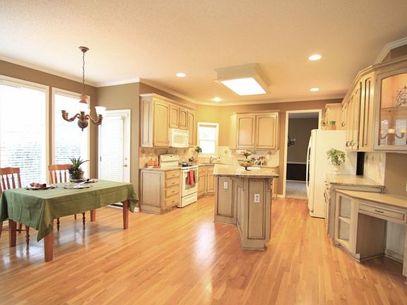 4th image of 8010 W 129th Ter