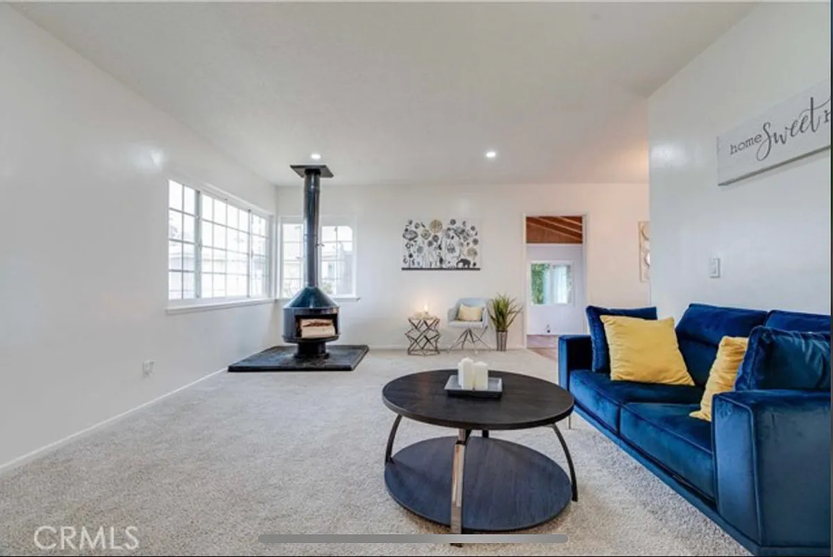 Building Photo - 4408 N Carvol Ave #4