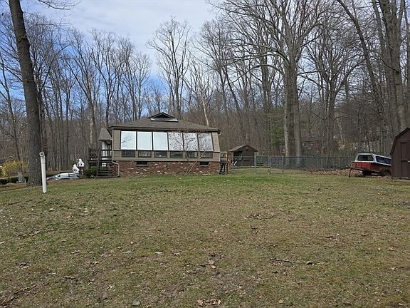 5th image of 142 Marion Cir