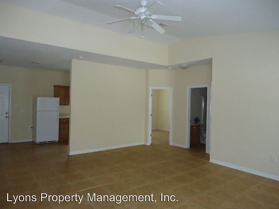 3rd image of 1305 Breckenridge Dr APT 6