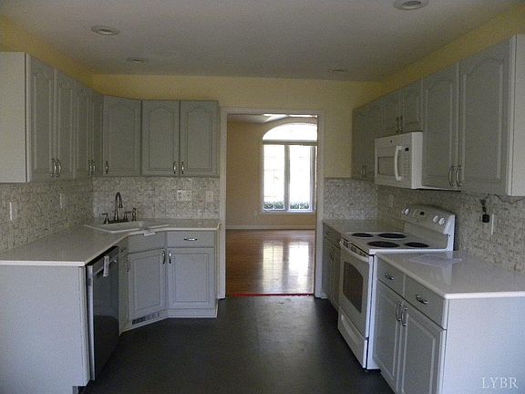 4th image of 356 Jefferson Dr W