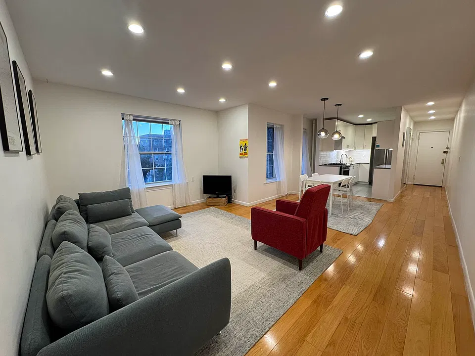 30-45 Hobart St #4G