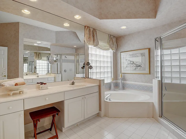 7725 Rockford Rd — Photo 15