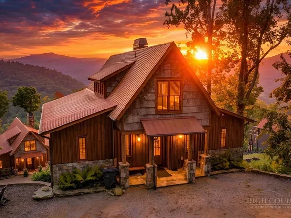 95 Autumn Blaze Court, Banner Elk, NC 28604
