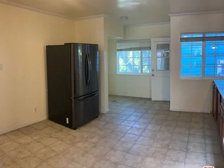 401 N Van Ness Ave #3 — Photo 8