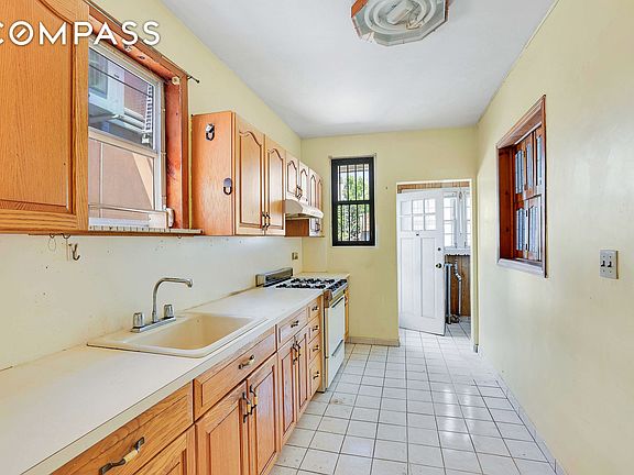 3rd image of 5945 Woodbine St
