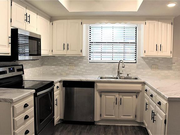 2nd image of 925 S 25th Pl