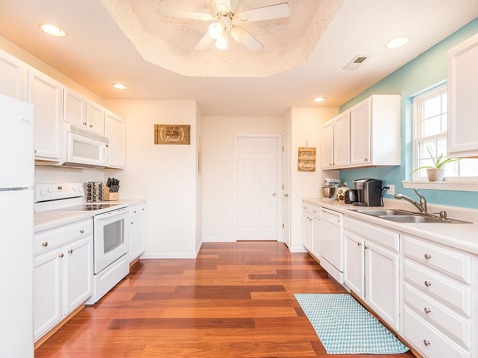 1st image of 3831 Liverpool Dr