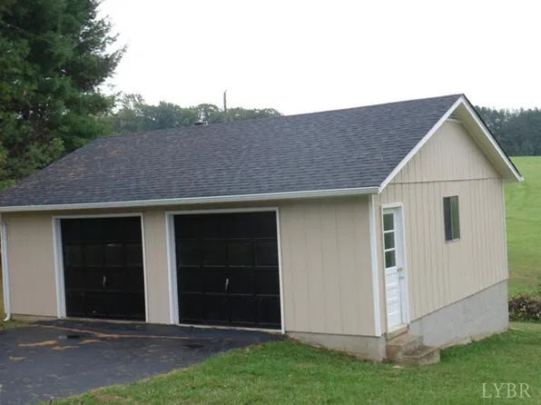 712 Peerman School Rd, Altavista, VA 24517