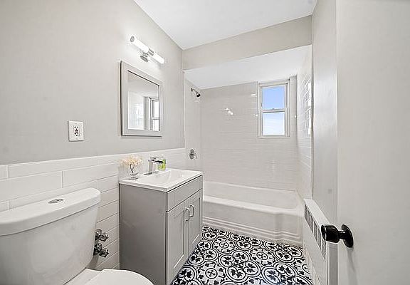 4th image of 5313 Avenue H #1