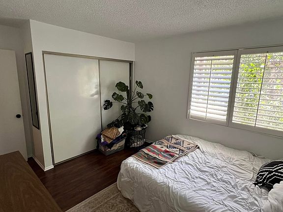 2nd image of 18316 Hatteras St APT 6