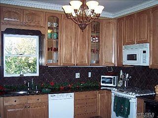 5th image of 170 Ponquogue Ave