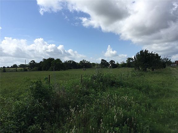 3rd image of 1406 County Road 455